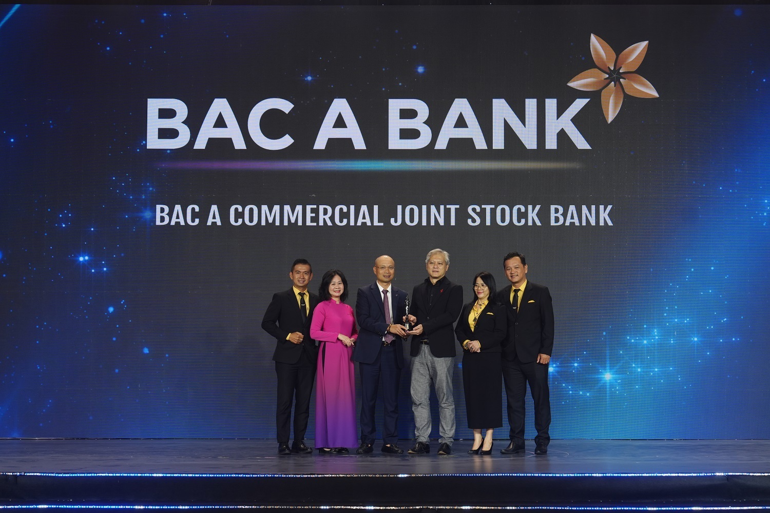 BAC A BANK bốn năm liên tiếp được vinh danh “Nơi làm việc tốt nhất châu Á”- Ảnh 2.