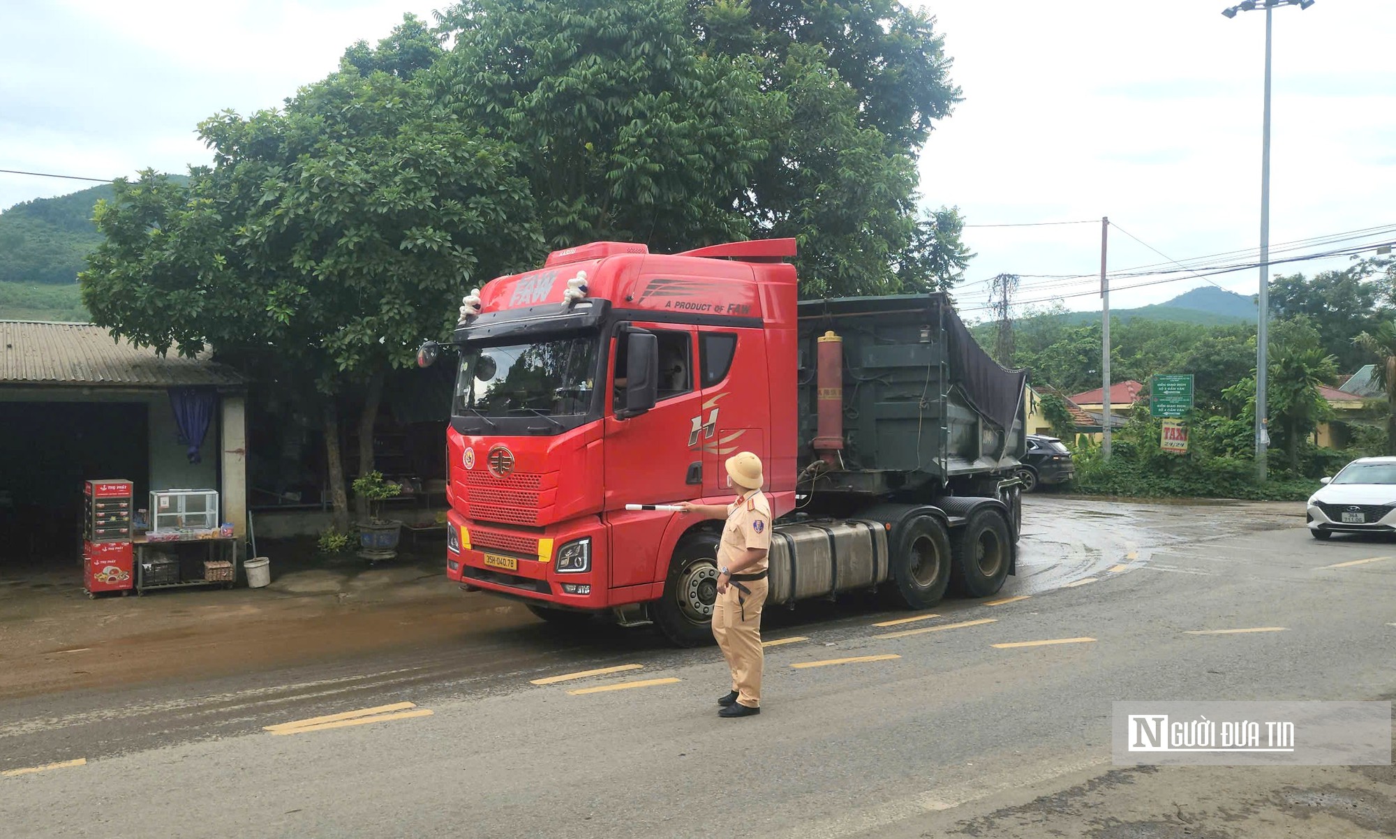 Cầu 13 tấn hằng ngày phải