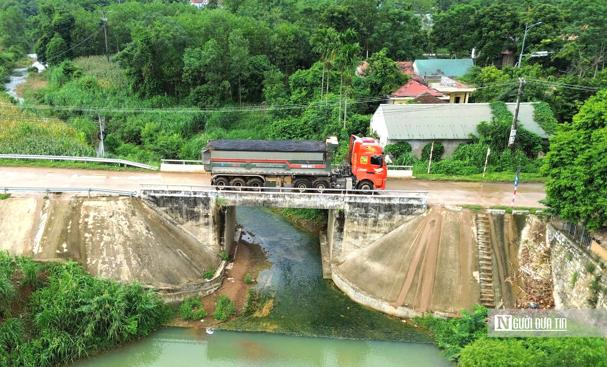 Cầu 13 tấn hằng ngày phải