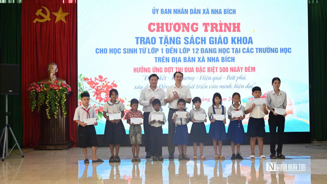 Mỗi bộ sách trao đi, thêm một ước mơ đến trường- Ảnh 6.