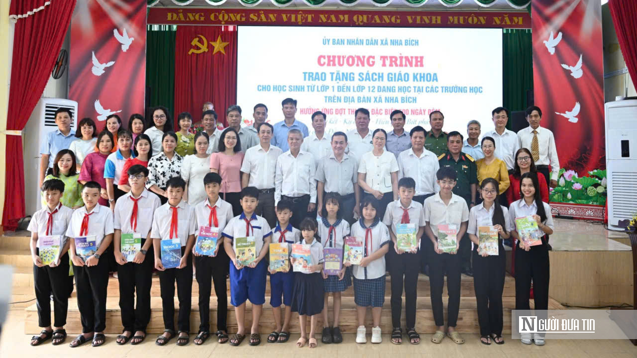 Mỗi bộ sách trao đi, thêm một ước mơ đến trường- Ảnh 7.