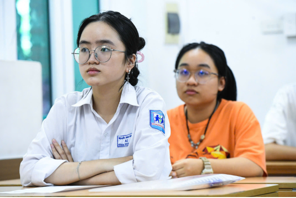 Trường đại học Hà Nội loại bỏ hồ sơ thí sinh có IELTS nhưng bỏ thi tốt nghiệp tiếng Anh - Ảnh 1.