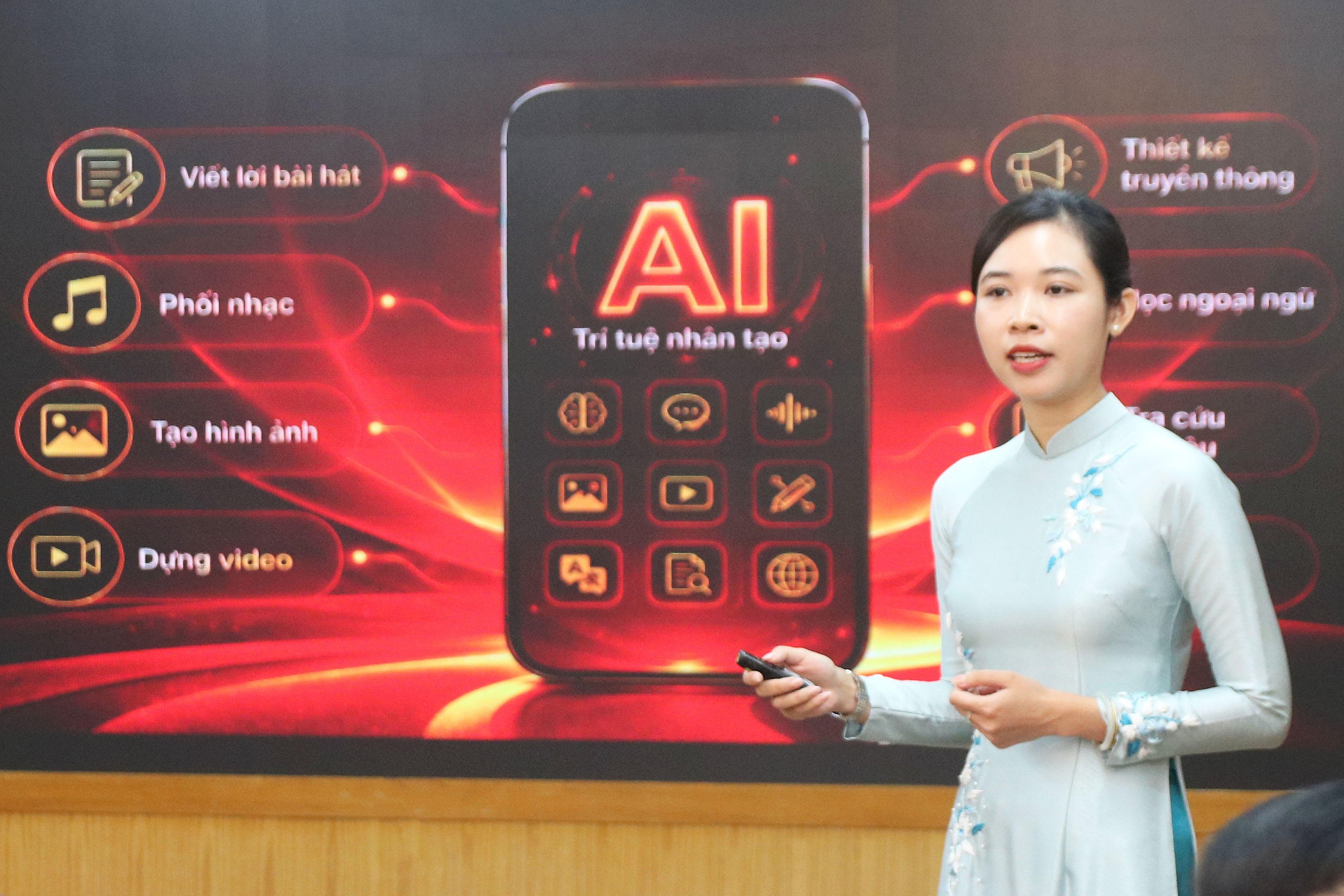 Xây dựng đội ngũ báo cáo viên thực sự là chiến sĩ xung kích trên mặt trận tư tưởng của Đảng - Ảnh 5.