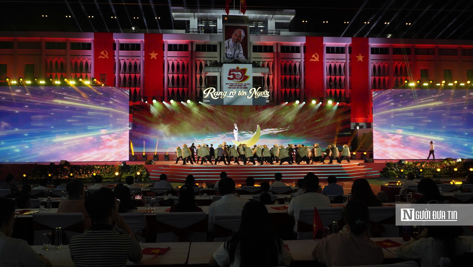 Chương trình nghệ thuật “Rạng rỡ tên Người” kể về hành trình 50 năm của Thành phố mang tên Bác - Ảnh 4.