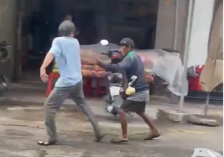 Mâu thuẫn khi bán vé số, U70 rút dao tấn công đồng nghiệp tử vong rồi bỏ trốn- Ảnh 1.