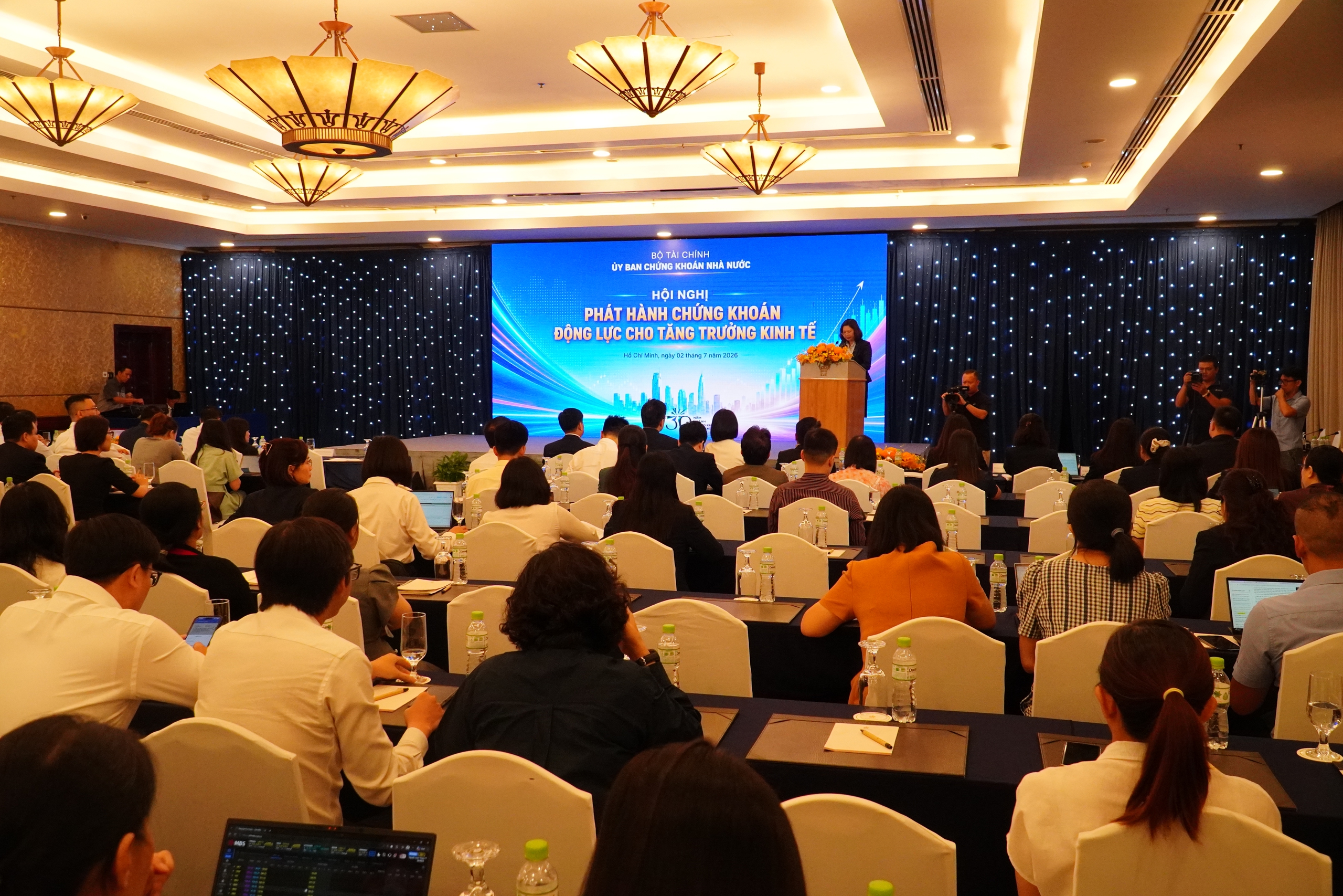 UBCKNN thúc đẩy phát hành chứng khoán, tạo động lực huy động vốn cho nền kinh tế- Ảnh 2.