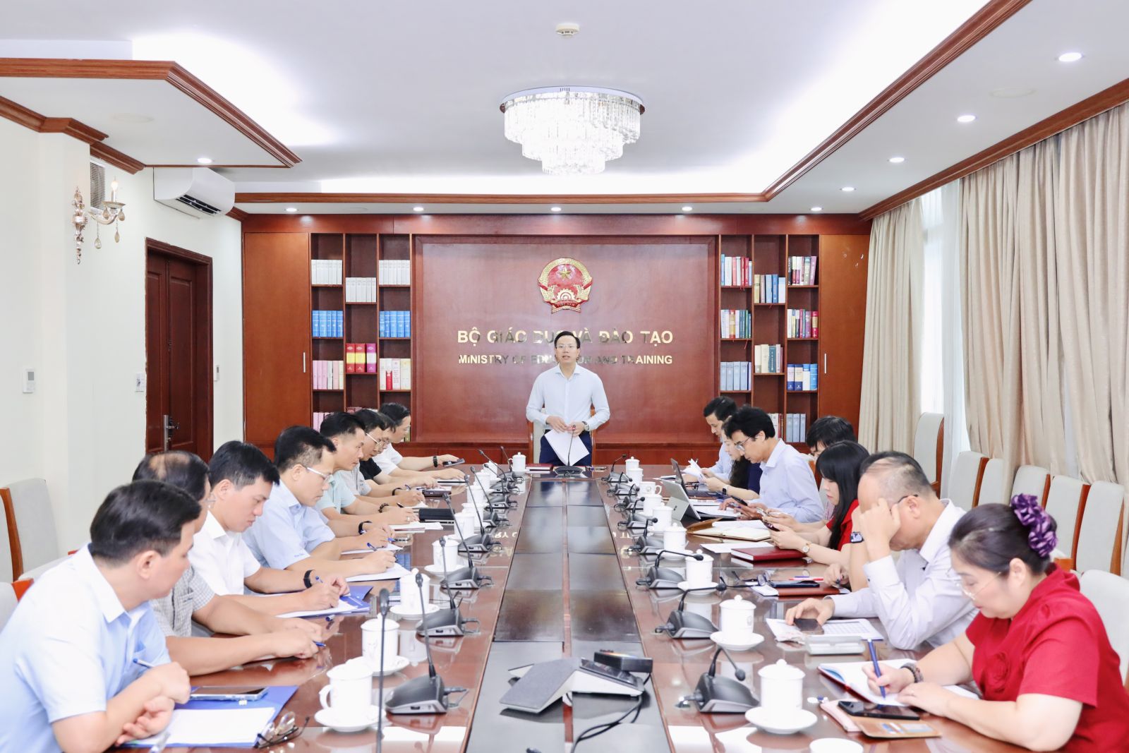 Bộ GD&ĐT yêu cầu bảo đảm đủ sách giáo khoa trước năm học mới- Ảnh 1.