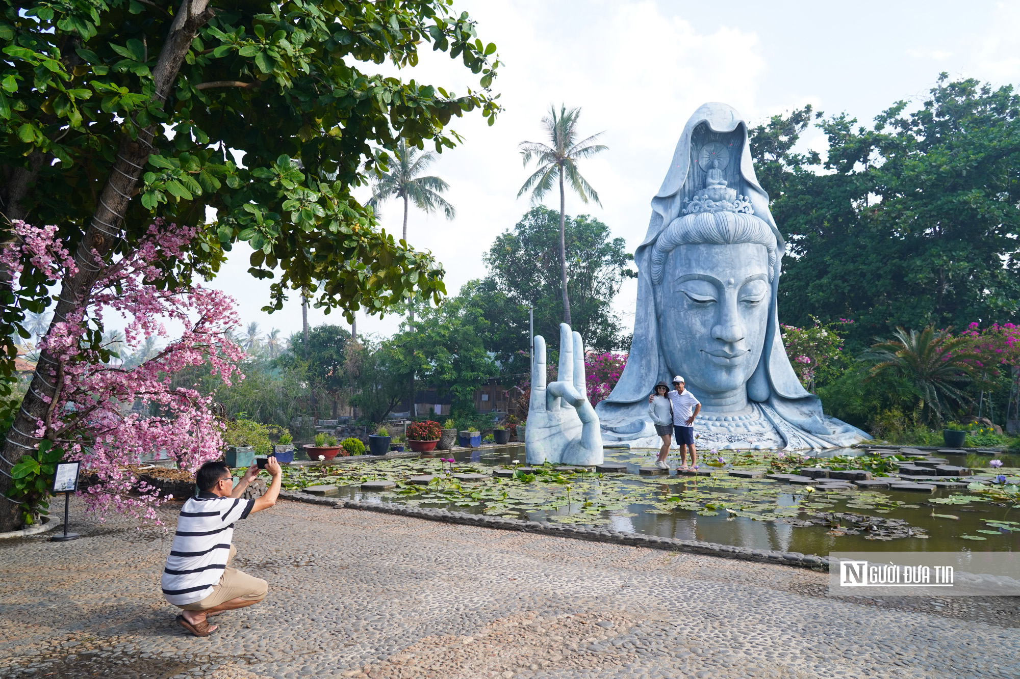 Kỳ b&iacute; chuyện ng&ocirc;i ch&ugrave;a được l&agrave;m bằng san h&ocirc;, vỏ ốc, thờ tượng Quan &Acirc;m dạt từ biển- Ảnh 14.