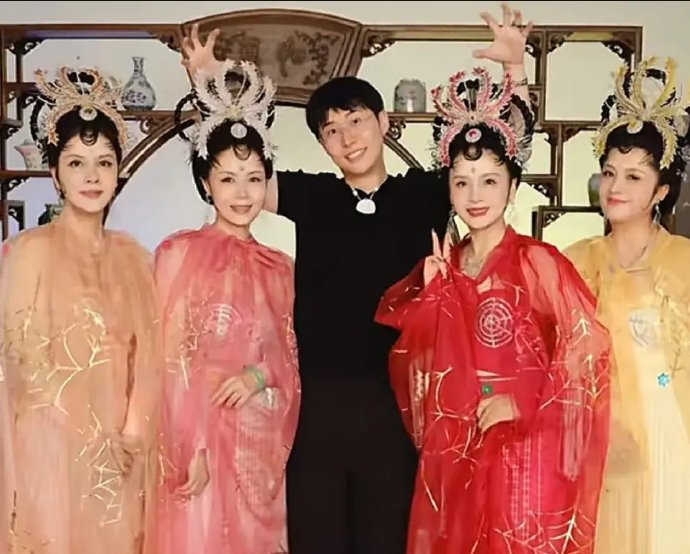 Dàn diễn viên