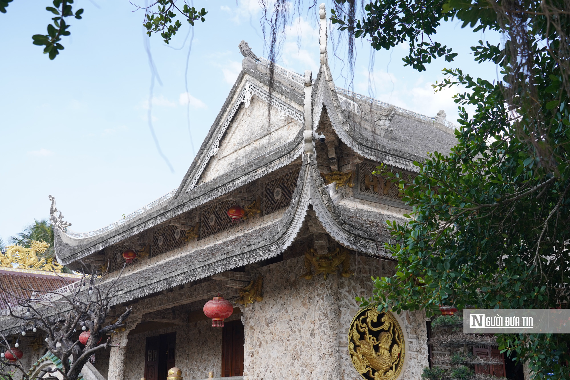 Kỳ b&iacute; chuyện ng&ocirc;i ch&ugrave;a được l&agrave;m bằng san h&ocirc;, vỏ ốc, thờ tượng Quan &Acirc;m dạt từ biển- Ảnh 4.
