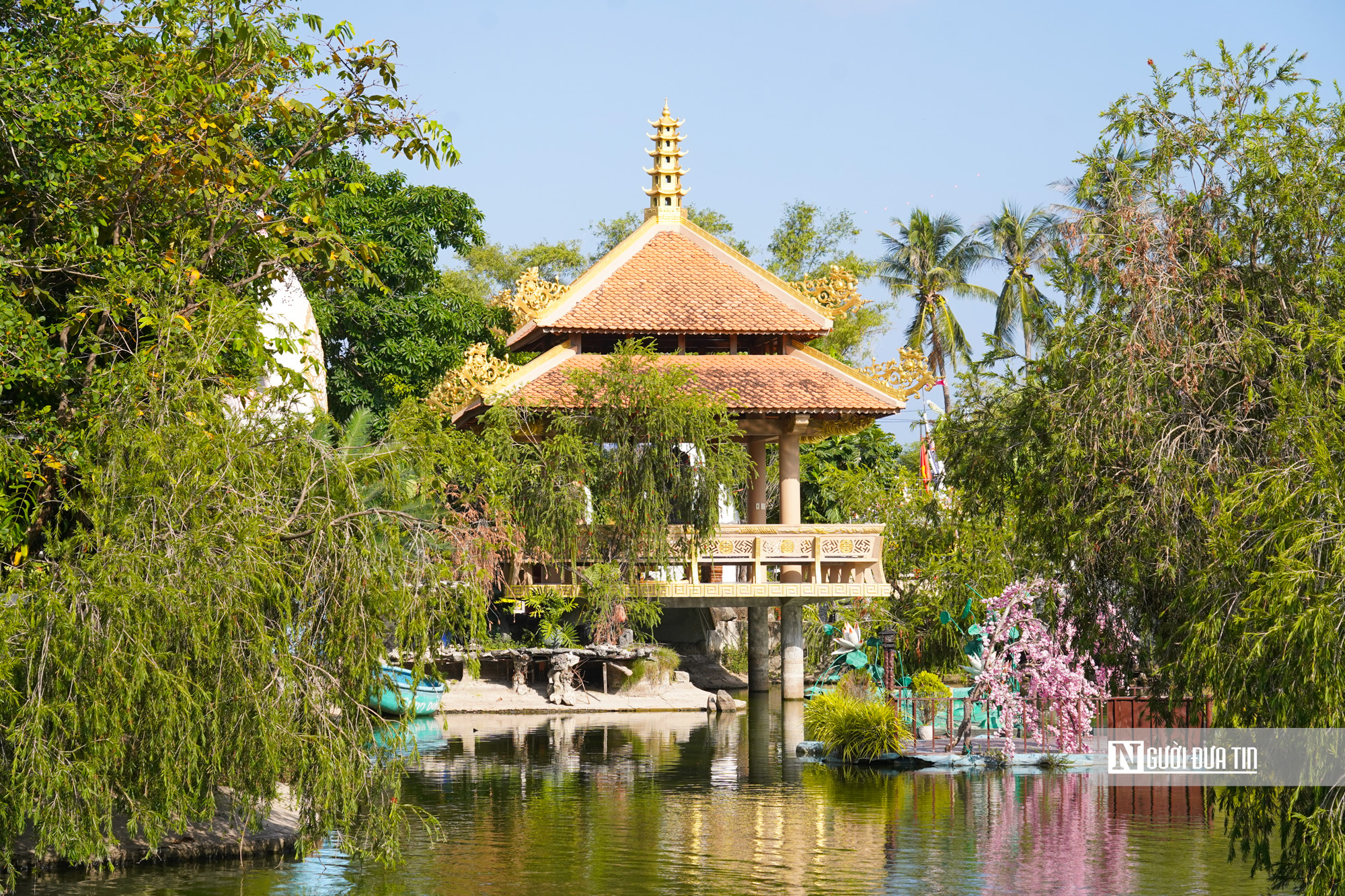 Kỳ b&iacute; chuyện ng&ocirc;i ch&ugrave;a được l&agrave;m bằng san h&ocirc;, vỏ ốc, thờ tượng Quan &Acirc;m dạt từ biển- Ảnh 8.