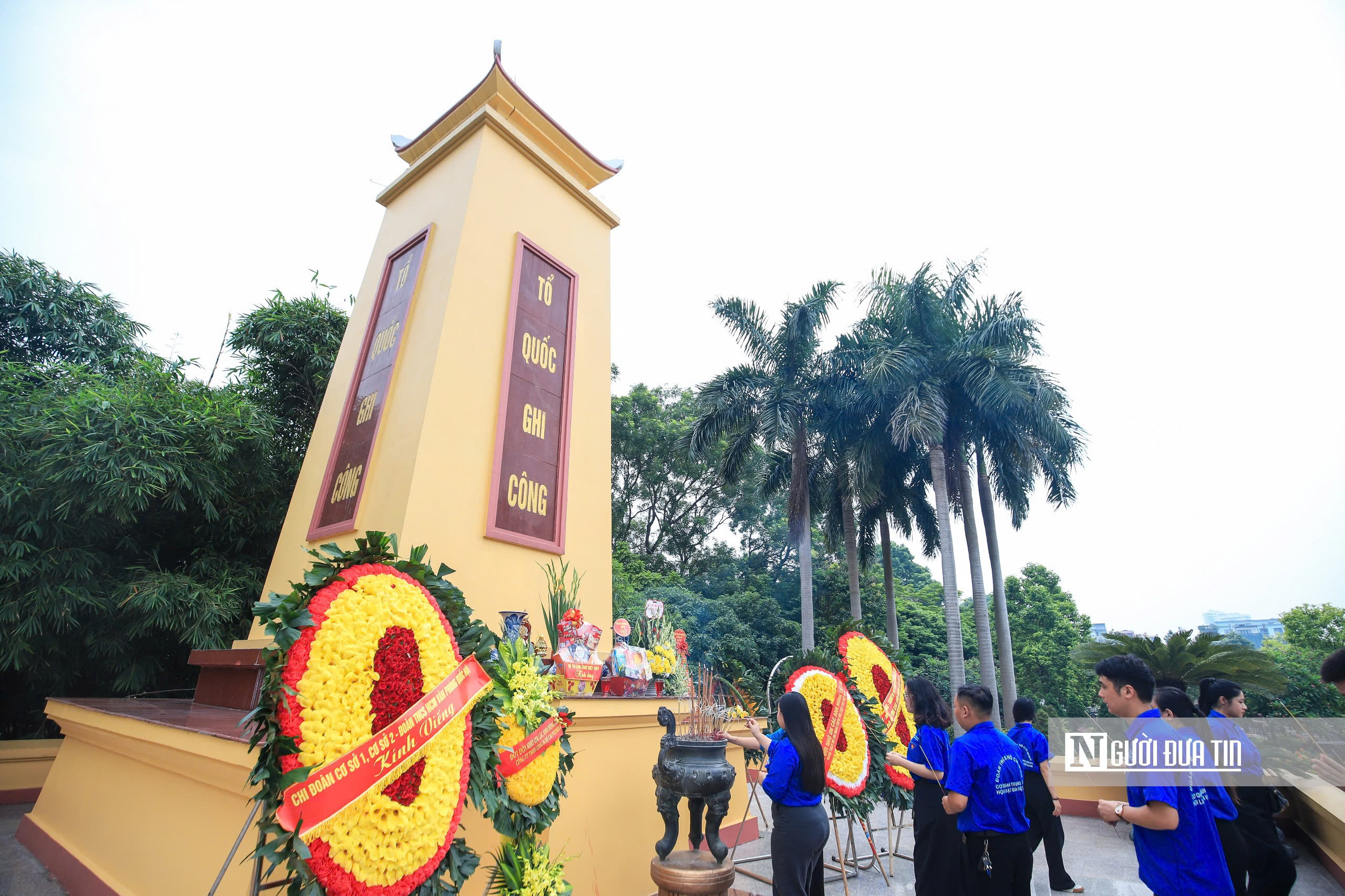 Tuổi trẻ Hội Luật gia Việt Nam dâng hương tri ân các anh hùng liệt sĩ - Ảnh 2.
