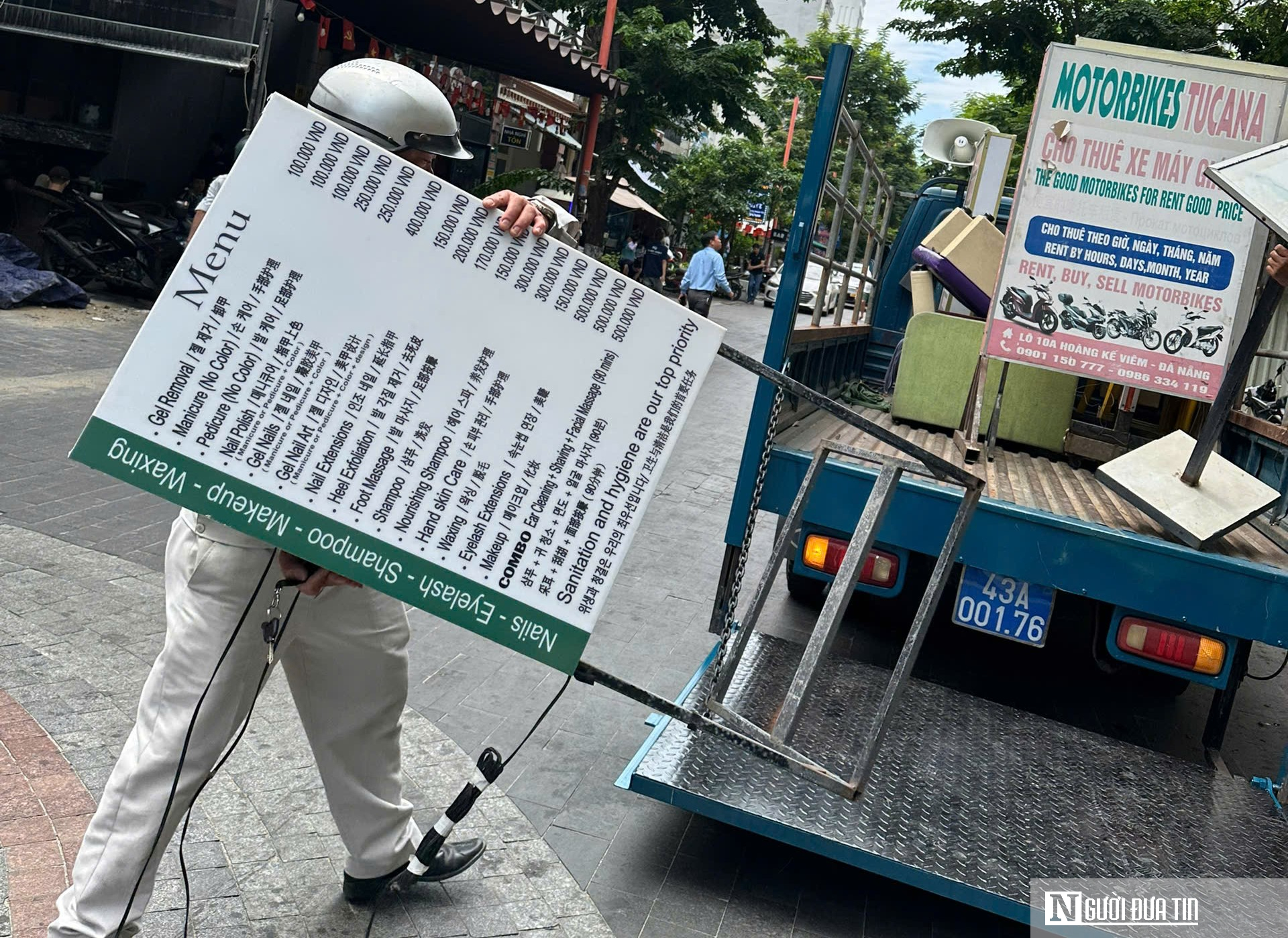 Xử lý bảng hiệu để tiếng Việt “lọt thỏm” ở phố du lịch Đà Nẵng - Ảnh 8.