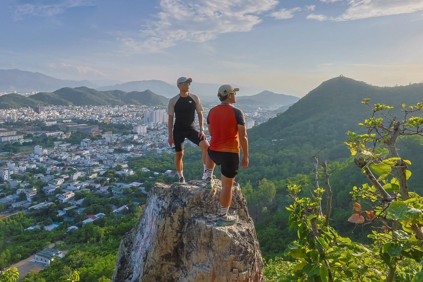 Chạy từ biển lên núi Cô Tiên: kiểu ‘đổi gió’ khi du lịch Nha Trang - Ảnh 3.