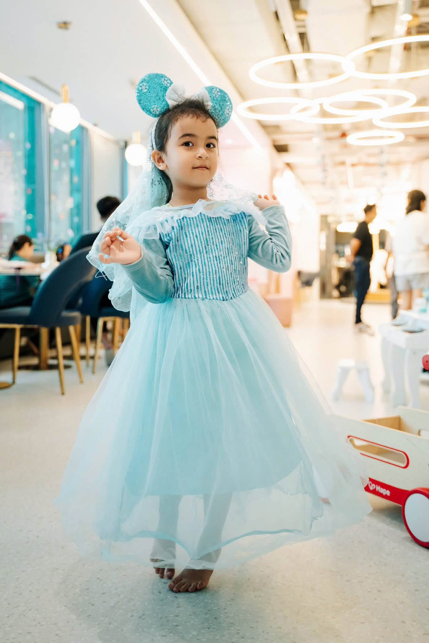 Con gái của ca sĩ Võ Hạ Trâm gây ấn tượng với vẻ ngoài đáng yêu - Ảnh 2.