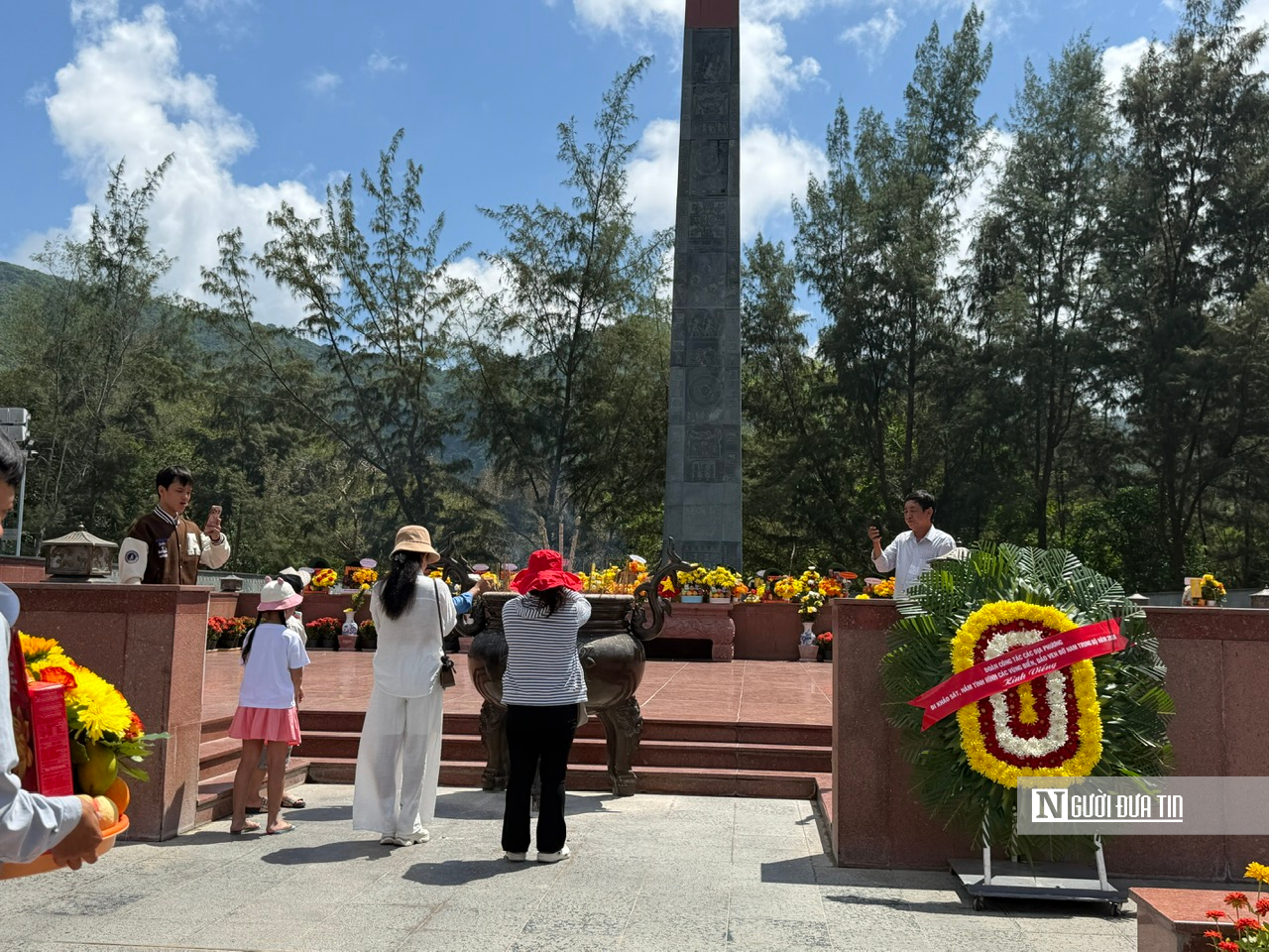 Dòng người tri ân trên mảnh đất thiêng Côn Đảo - Ảnh 4.