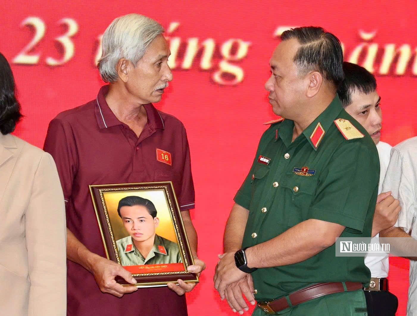 Tấm ảnh sau gần 60 năm và giọt nước mắt của người vợ liệt sĩ: Tri ân những "người giữ lửa" sau chiến tranh - Ảnh 6.