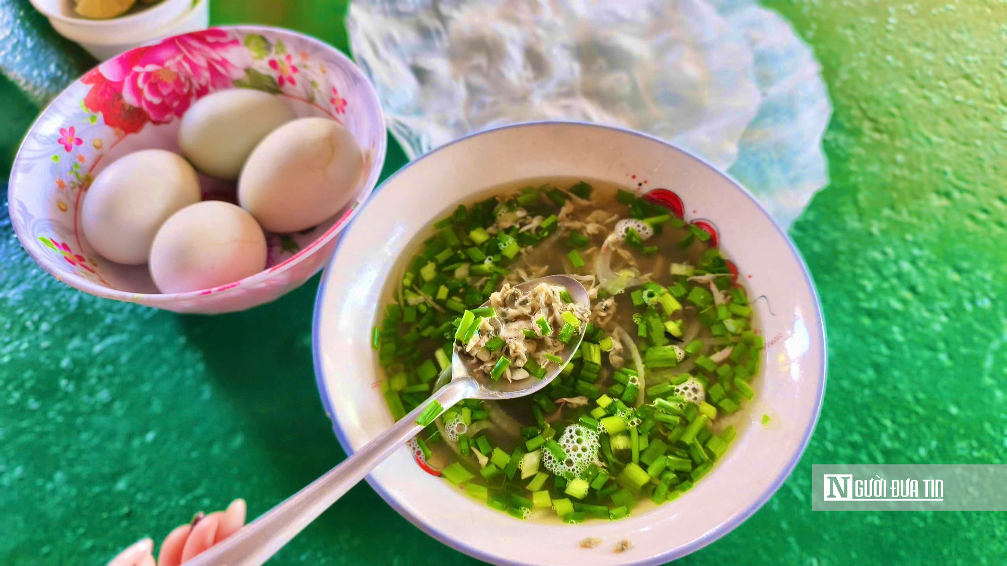 Theo ch&acirc;n &ldquo;thợ săn&rdquo; don dưới l&ograve;ng s&ocirc;ng Tr&agrave; Kh&uacute;c- Ảnh 19.