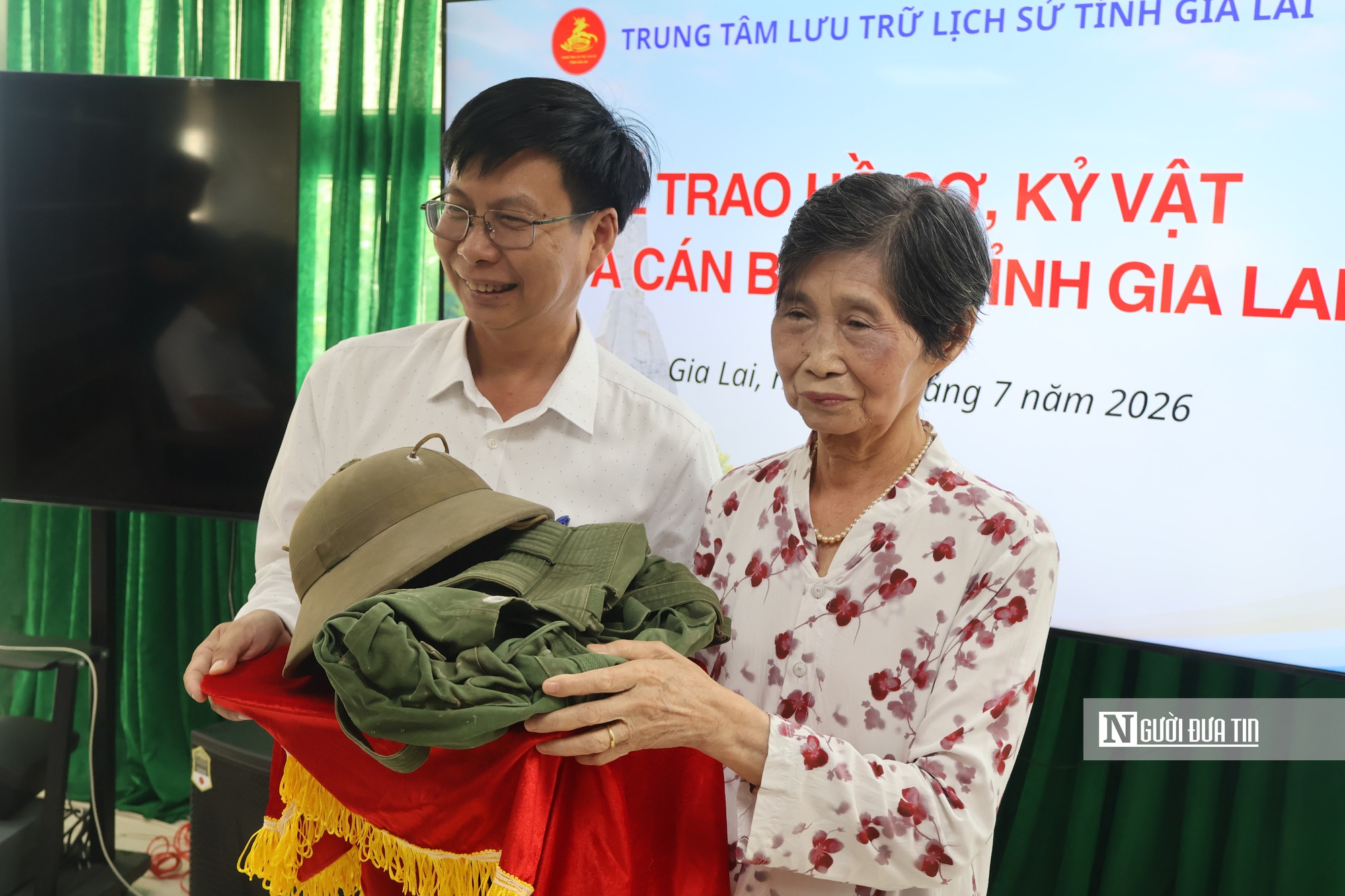 "Được tận tay chạm vào kỷ vật của cha" - Ảnh 3.
