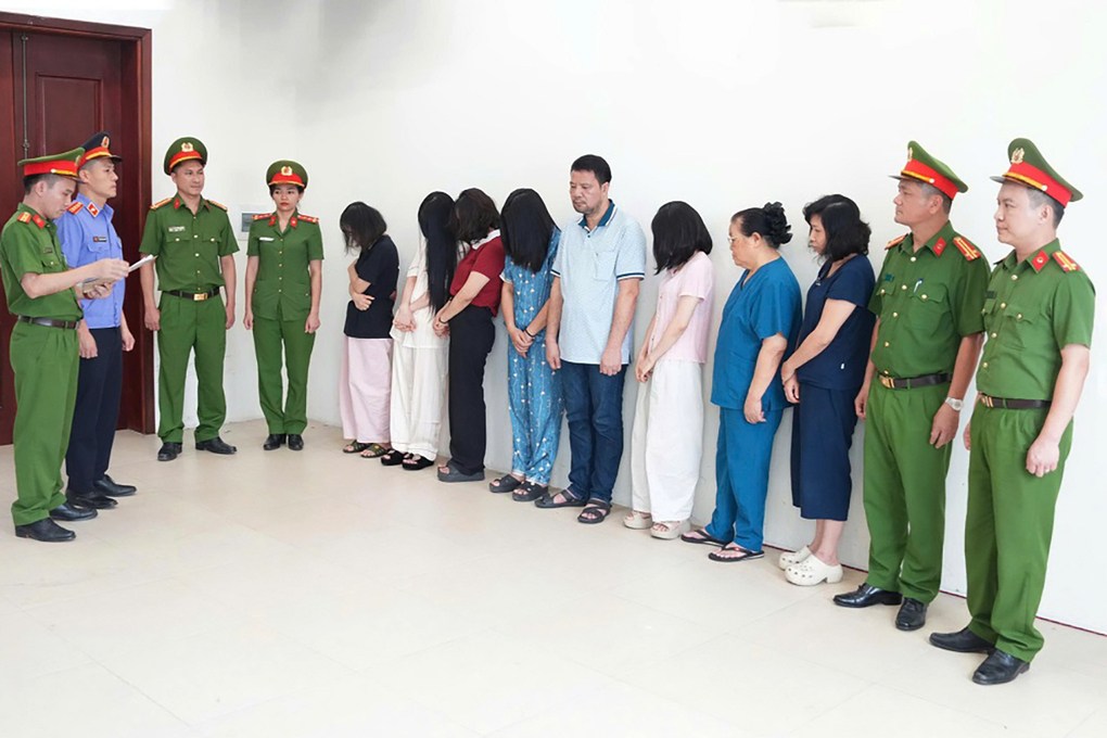 Li&ecirc;n tiếp sai phạm tại ph&ograve;ng kh&aacute;m 'bơm sữa đậu n&agrave;nh' lừa h&agrave;ng ngh&igrave;n người bệnh - Ảnh 4.