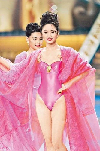 Chuyện t&igrave;nh "đ&ocirc;i đũa lệch" của tiểu thư "ngậm th&igrave;a v&agrave;ng" cưới bạn diễn k&eacute;m danh tiếng - Ảnh 1.