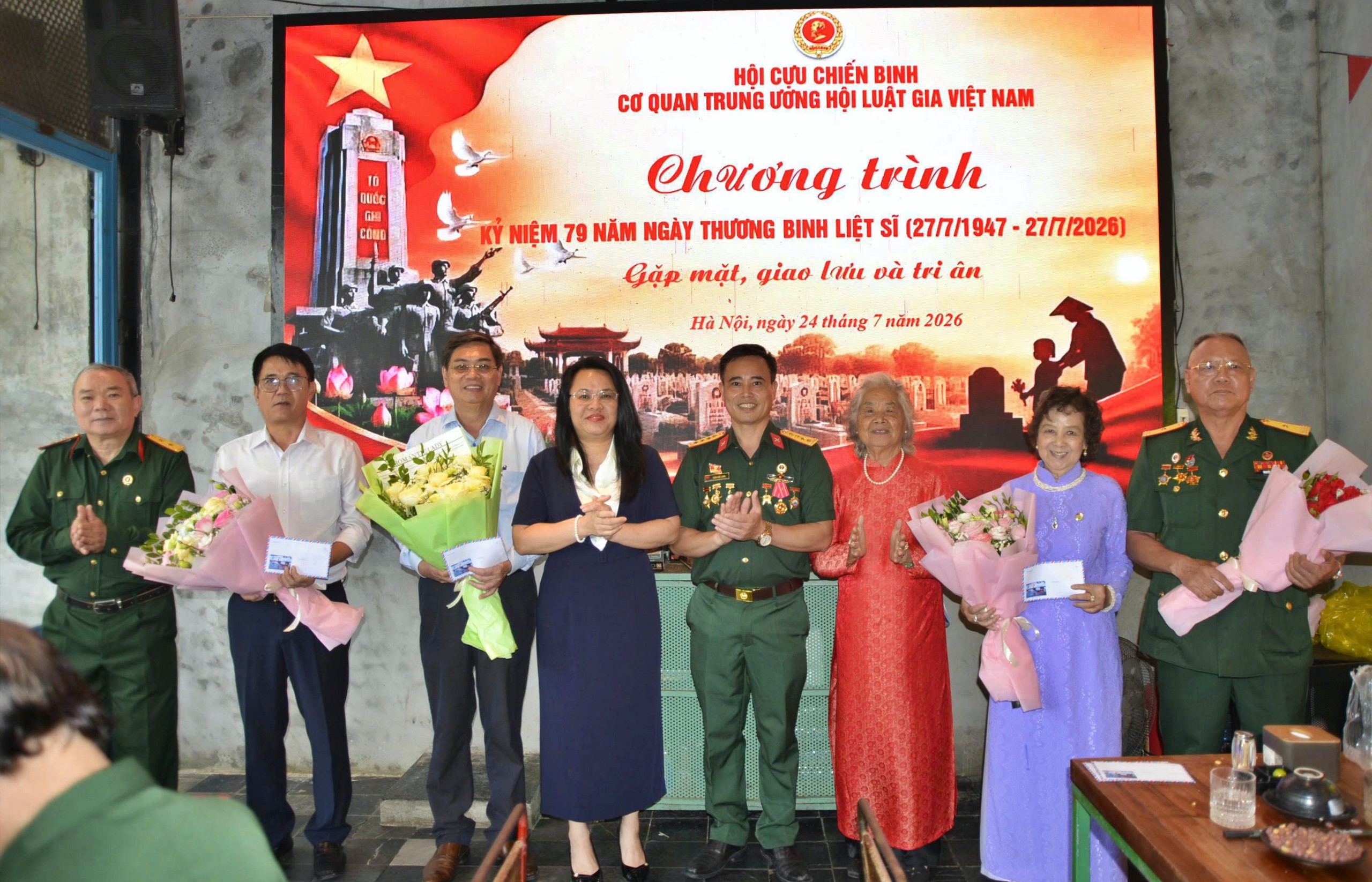 Hội Cựu chiến binh cơ quan Trung ương Hội Luật gia Việt Nam tri ân các Anh hùng liệt sĩ - Ảnh 8.