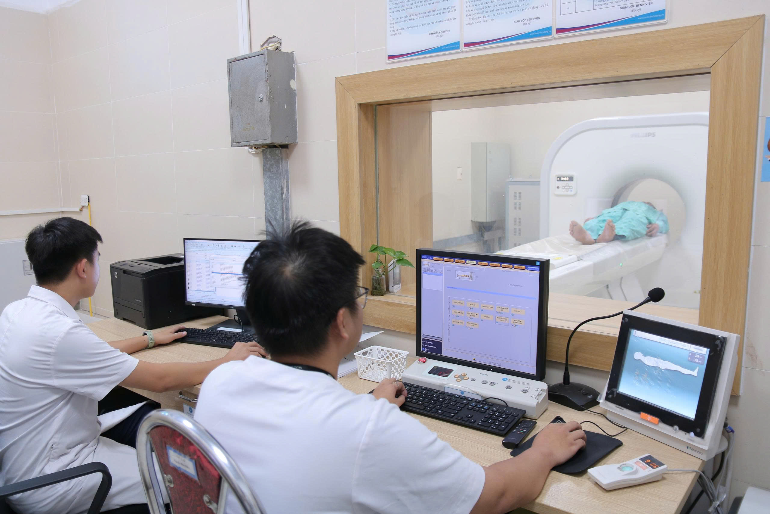 Không được gợi ý, ép buộc người bệnh sử dụng khám, chữa bệnh theo yêu cầu - Ảnh 1.