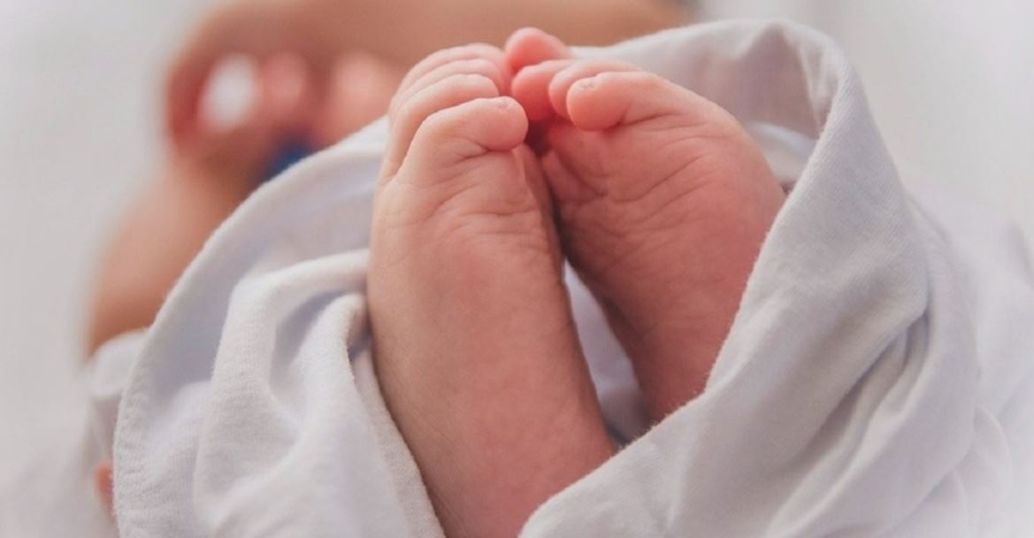Đã có 4 con, người phụ nữ tiếp tục sinh 4 bé gái cùng trứng theo cách hoàn toàn tự nhiên - Ảnh 1.