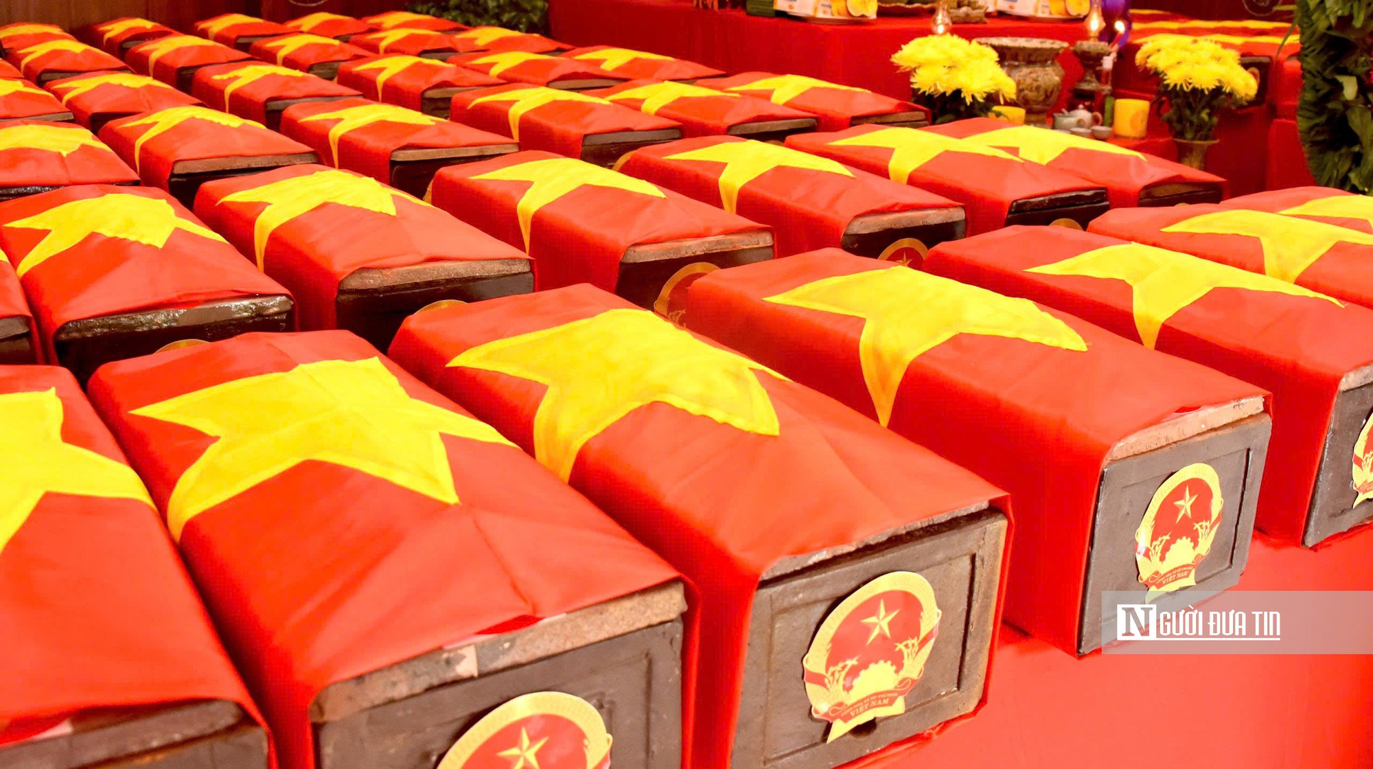Đại tướng Phan Văn Giang dâng hương tại Công viên Lê Thị Riêng, nơi đã quy tập 101 hài cốt liệt sĩ - Ảnh 16.