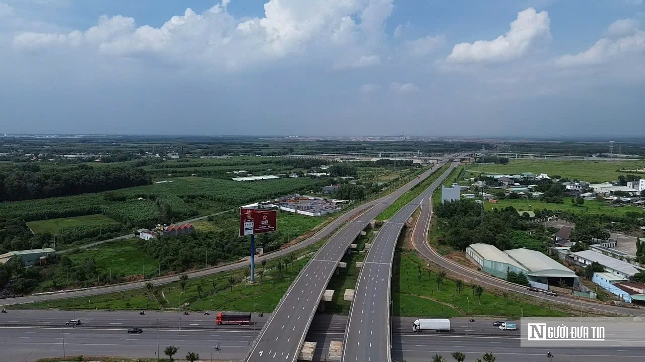 Đường v&agrave;o s&acirc;n bay Long Th&agrave;nh mang diện mạo mới ng&agrave;y về đ&iacute;ch- Ảnh 2.