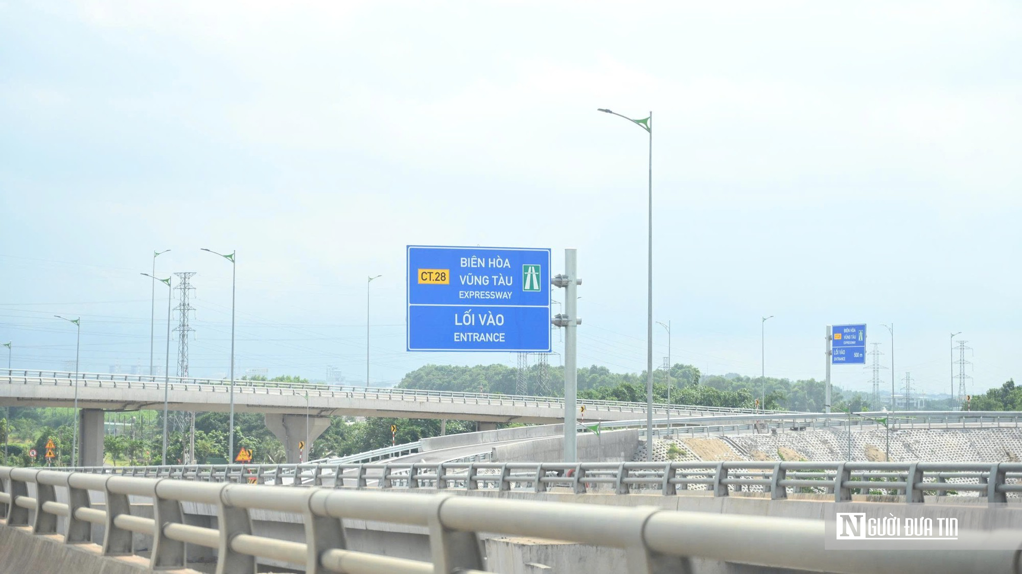 Đường v&agrave;o s&acirc;n bay Long Th&agrave;nh mang diện mạo mới ng&agrave;y về đ&iacute;ch- Ảnh 12.