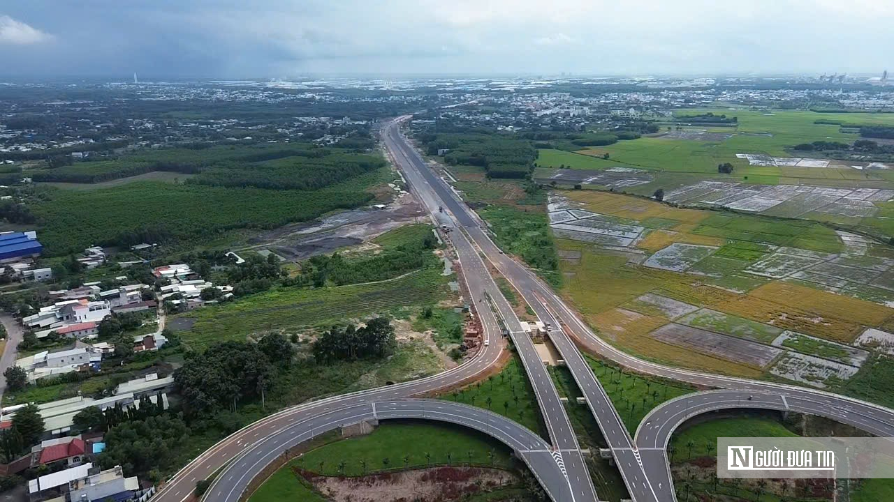 Đường v&agrave;o s&acirc;n bay Long Th&agrave;nh mang diện mạo mới ng&agrave;y về đ&iacute;ch- Ảnh 16.
