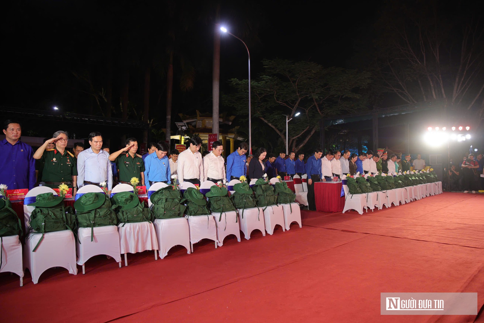 Thi&ecirc;ng li&ecirc;ng Lễ thắp nến tri &acirc;n tại Nghĩa trang Liệt sĩ Việt - L&agrave;o- Ảnh 2.