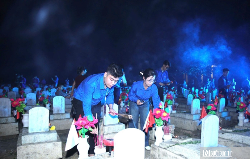 Thi&ecirc;ng li&ecirc;ng Lễ thắp nến tri &acirc;n tại Nghĩa trang Liệt sĩ Việt - L&agrave;o- Ảnh 9.