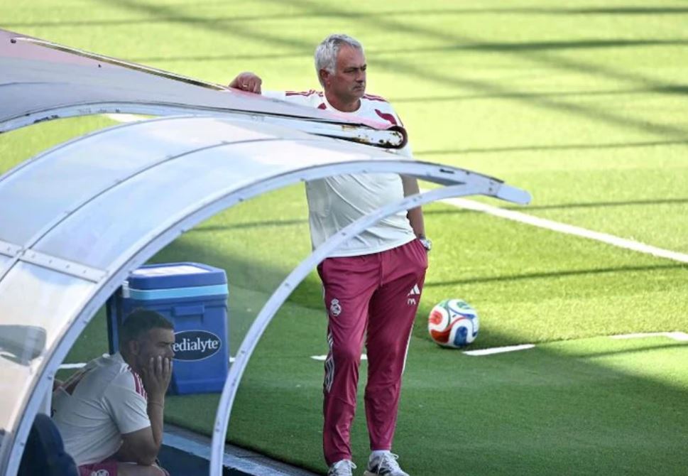 Mourinho quyết không để mất Vinicius - Ảnh 1.