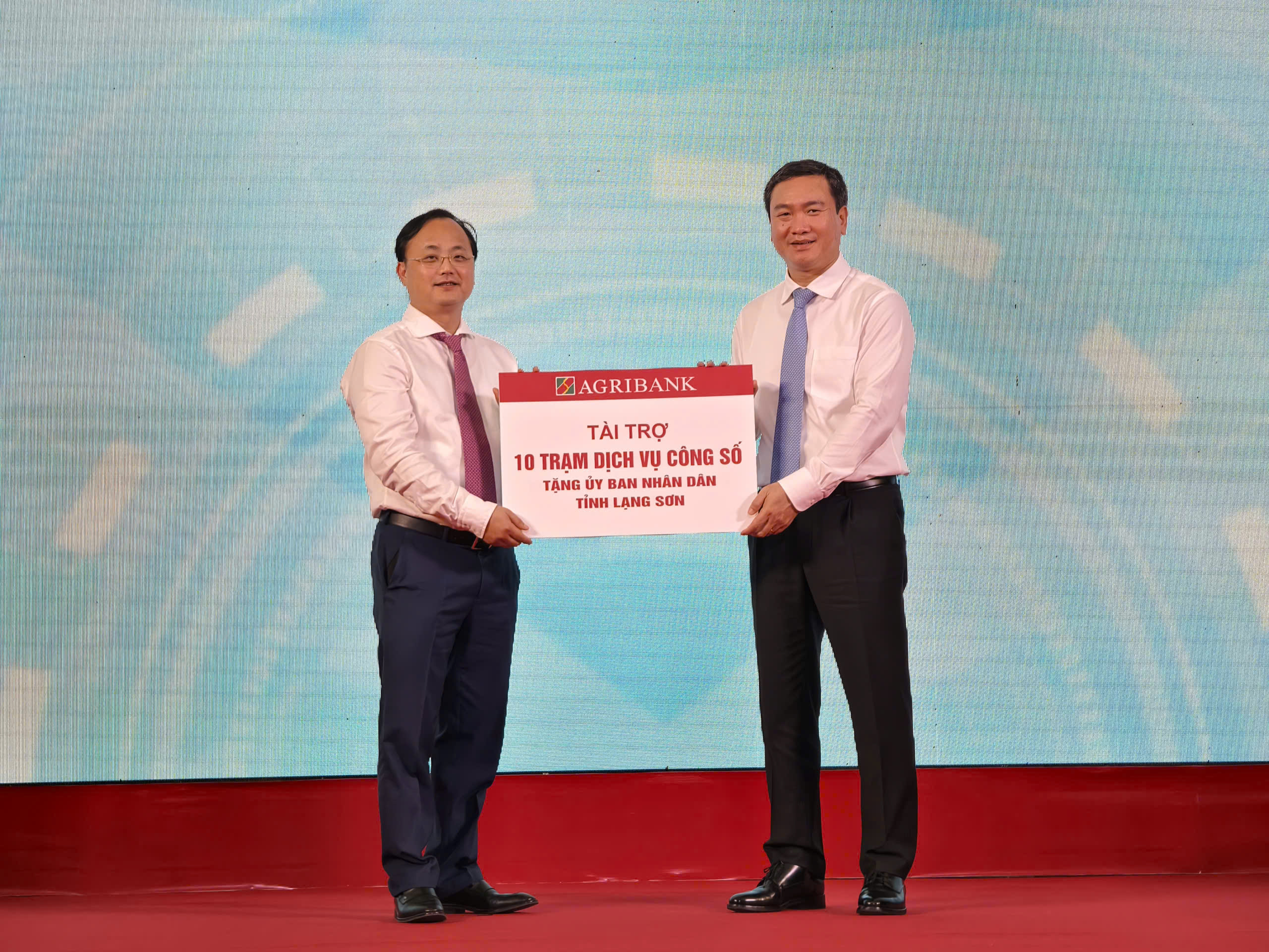 Lạng Sơn khai trương mô hình “Trạm dịch vụ công số”: Đưa AI đến gần người dân, mở lối cải cách hành chính - Ảnh 3.