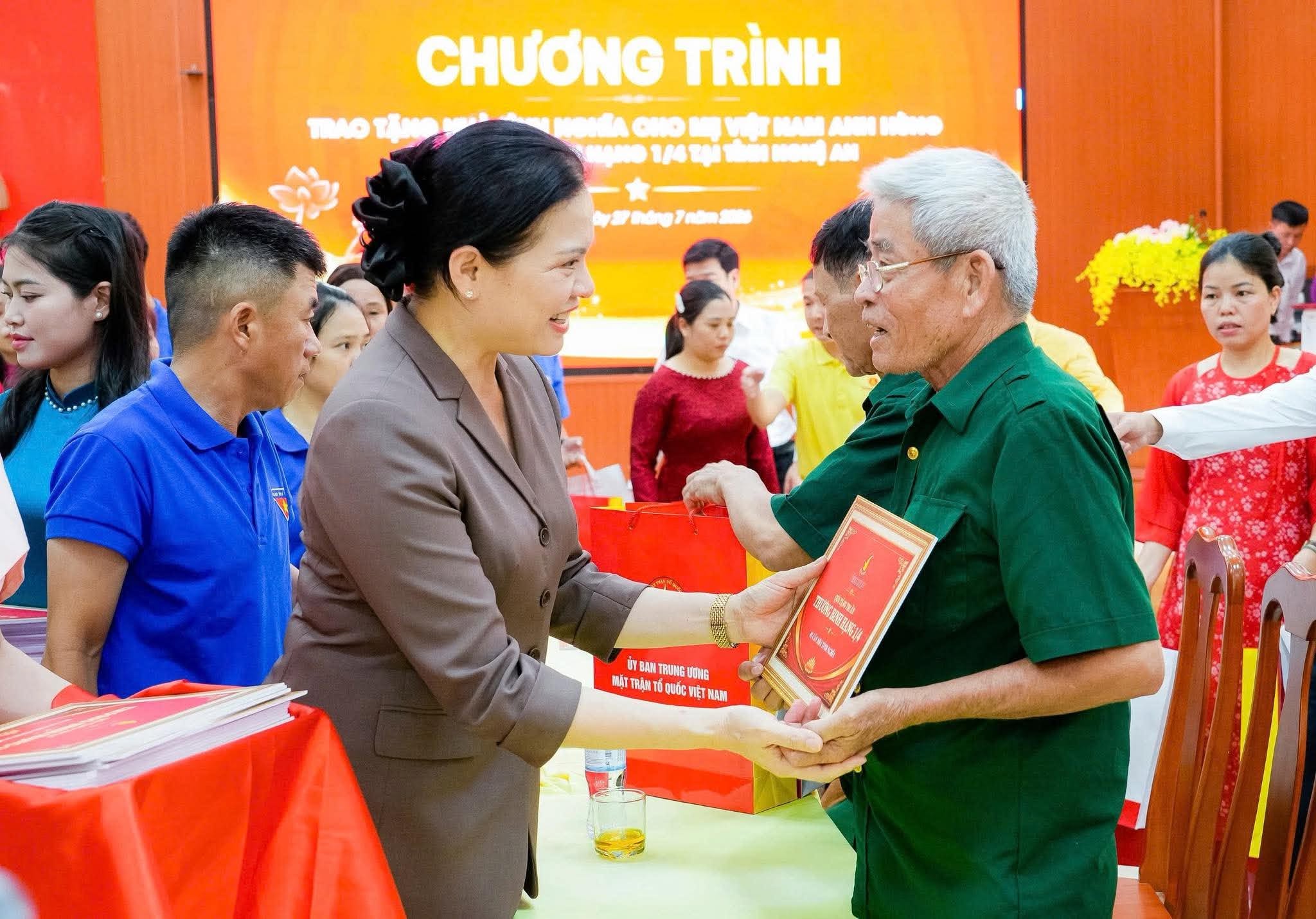 Trao tặng 60 căn nhà đầy đủ nội thất cho Mẹ Việt Nam anh hùng, thương binh nặng tại Nghệ An- Ảnh 4.