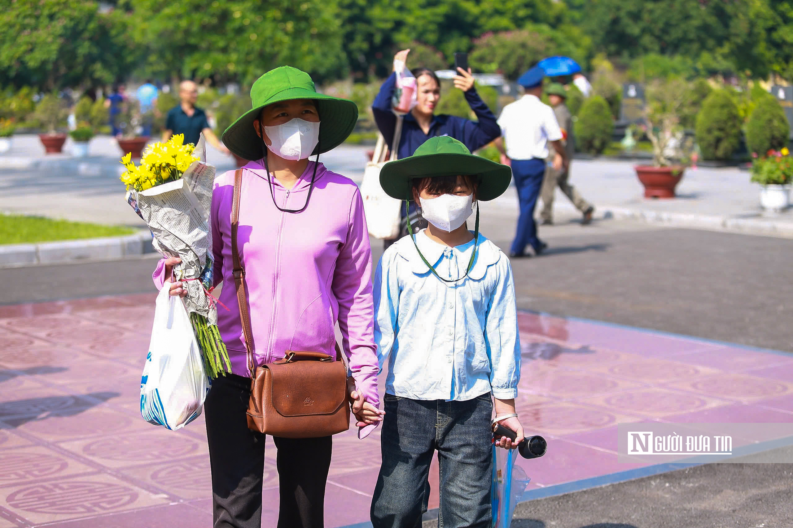 Hà Nội: Người dân dâng hương, tưởng nhớ Anh hùng liệt sĩ - Ảnh 5.