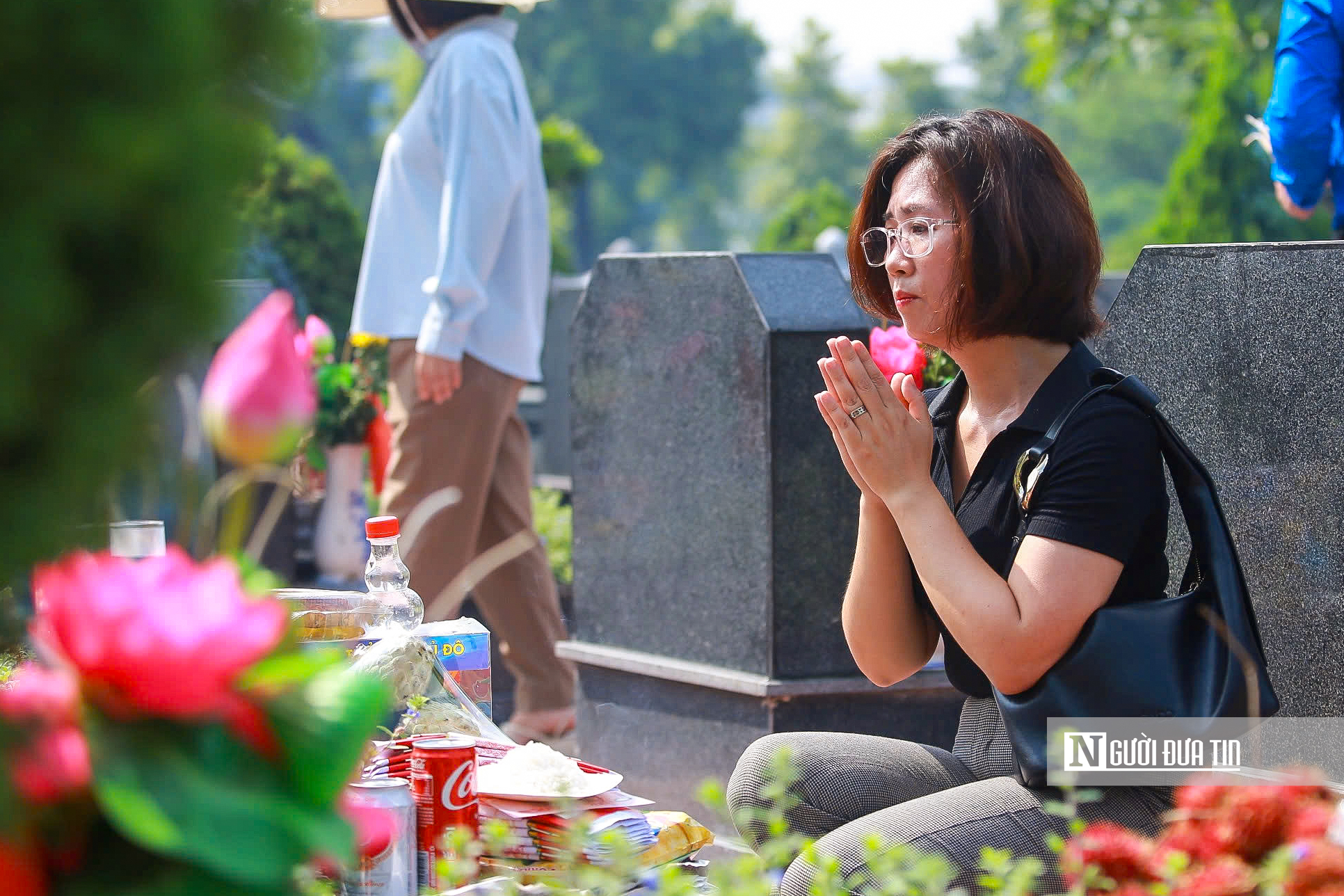Hà Nội: Người dân dâng hương, tưởng nhớ Anh hùng liệt sĩ - Ảnh 7.