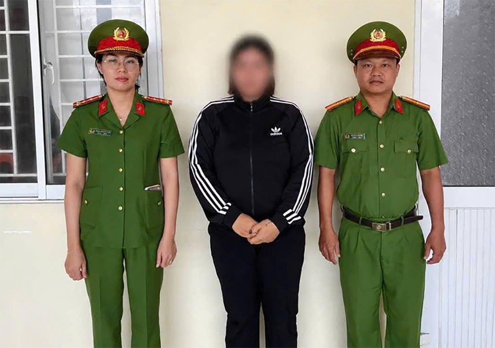 Triệt ph&aacute; qu&aacute;n nhậu chứa mại d&acirc;m, 2 kh&aacute;ch mua d&acirc;m nữ tiếp vi&ecirc;n dưới 18 tuổi bị khởi tố- Ảnh 1.