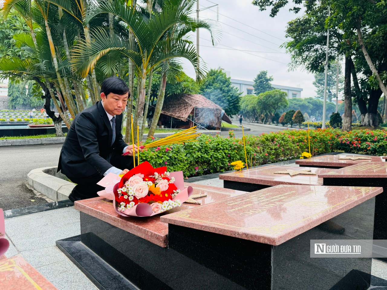 Tp.HCM thành kính dâng hương tưởng niệm các Anh hùng liệt sĩ - Ảnh 9.