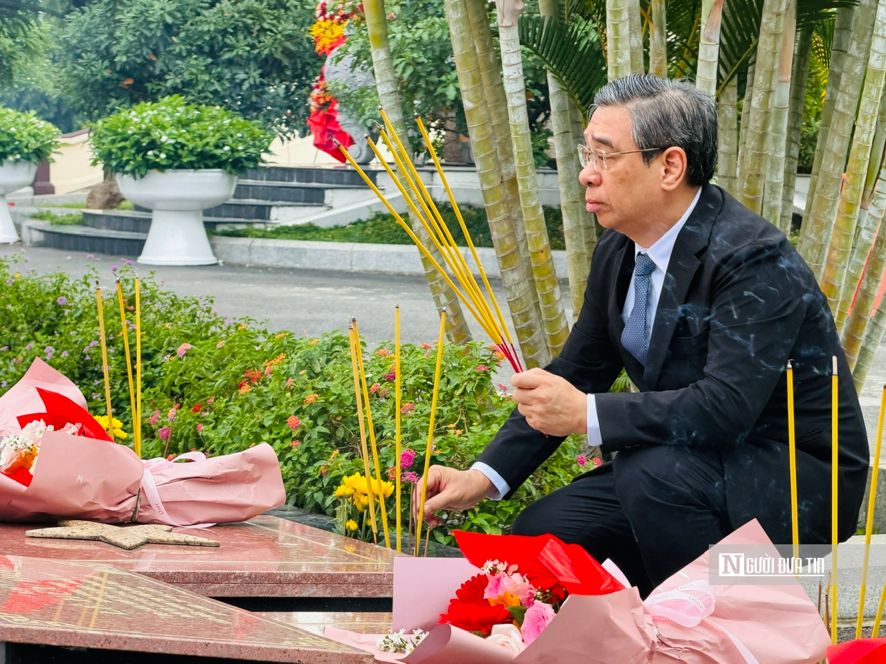 Tp.HCM thành kính dâng hương tưởng niệm các Anh hùng liệt sĩ - Ảnh 10.