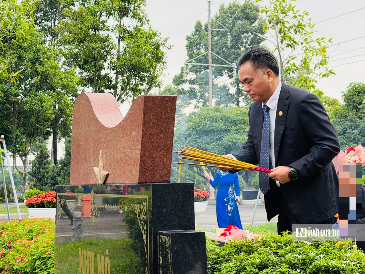 Tp.HCM thành kính dâng hương tưởng niệm các Anh hùng liệt sĩ - Ảnh 12.