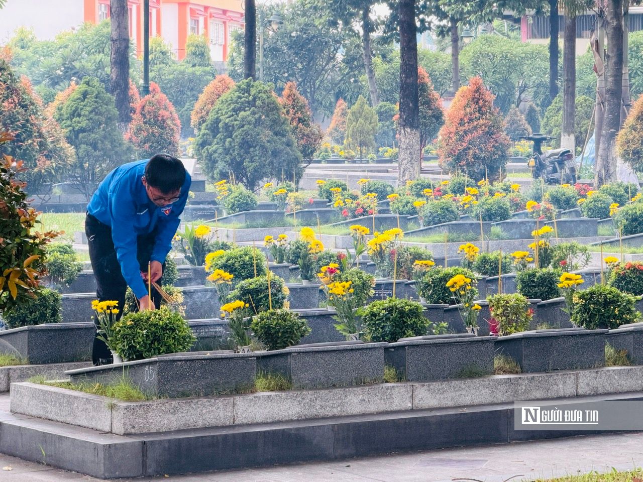 Tp.HCM thành kính dâng hương tưởng niệm các Anh hùng liệt sĩ - Ảnh 14.