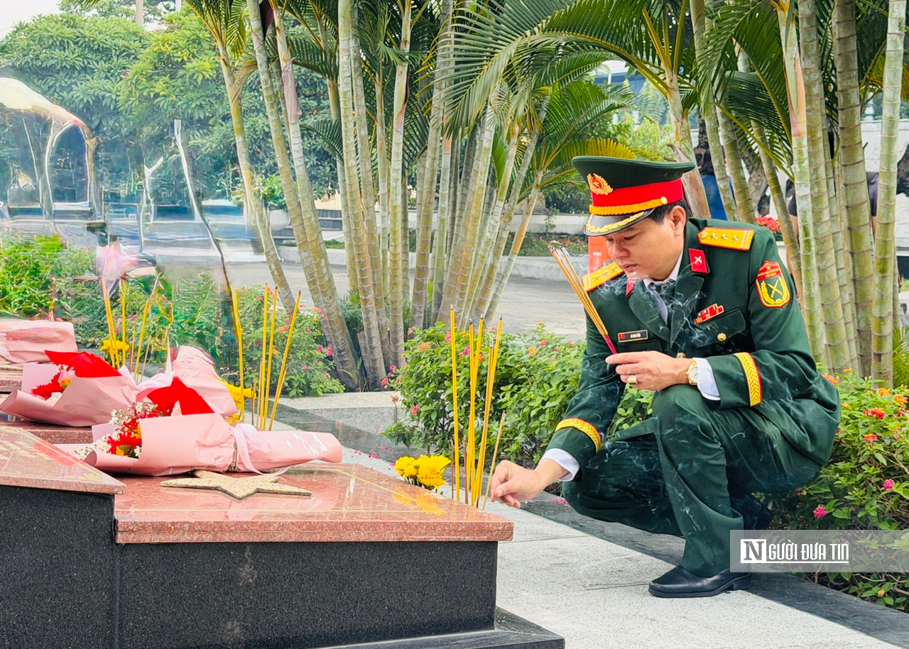 Tp.HCM thành kính dâng hương tưởng niệm các Anh hùng liệt sĩ - Ảnh 13.