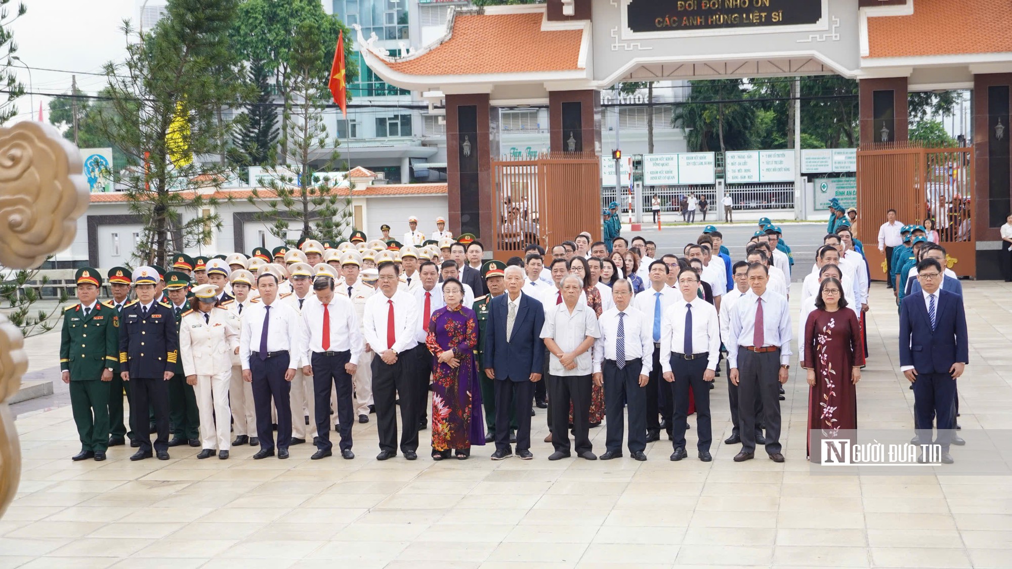 Tp.HCM thành kính dâng hương tưởng niệm các Anh hùng liệt sĩ - Ảnh 15.
