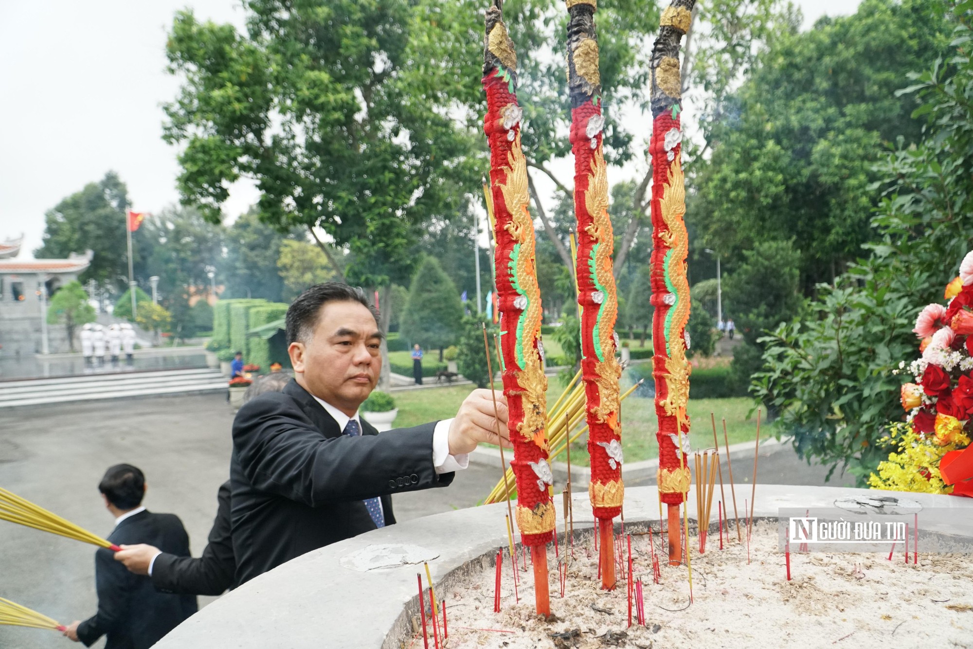 Tp.HCM thành kính dâng hương tưởng niệm các Anh hùng liệt sĩ - Ảnh 11.
