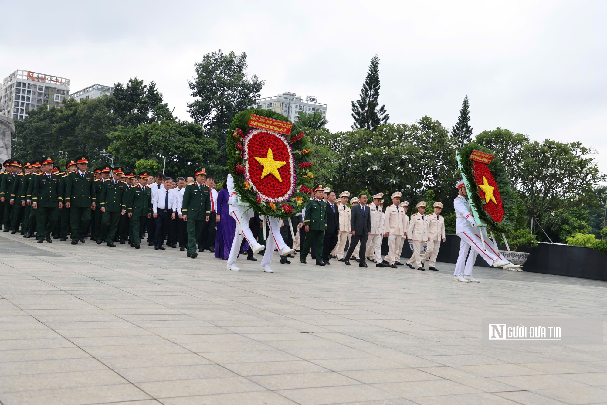 Tp.HCM thành kính dâng hương tưởng niệm các Anh hùng liệt sĩ - Ảnh 1.