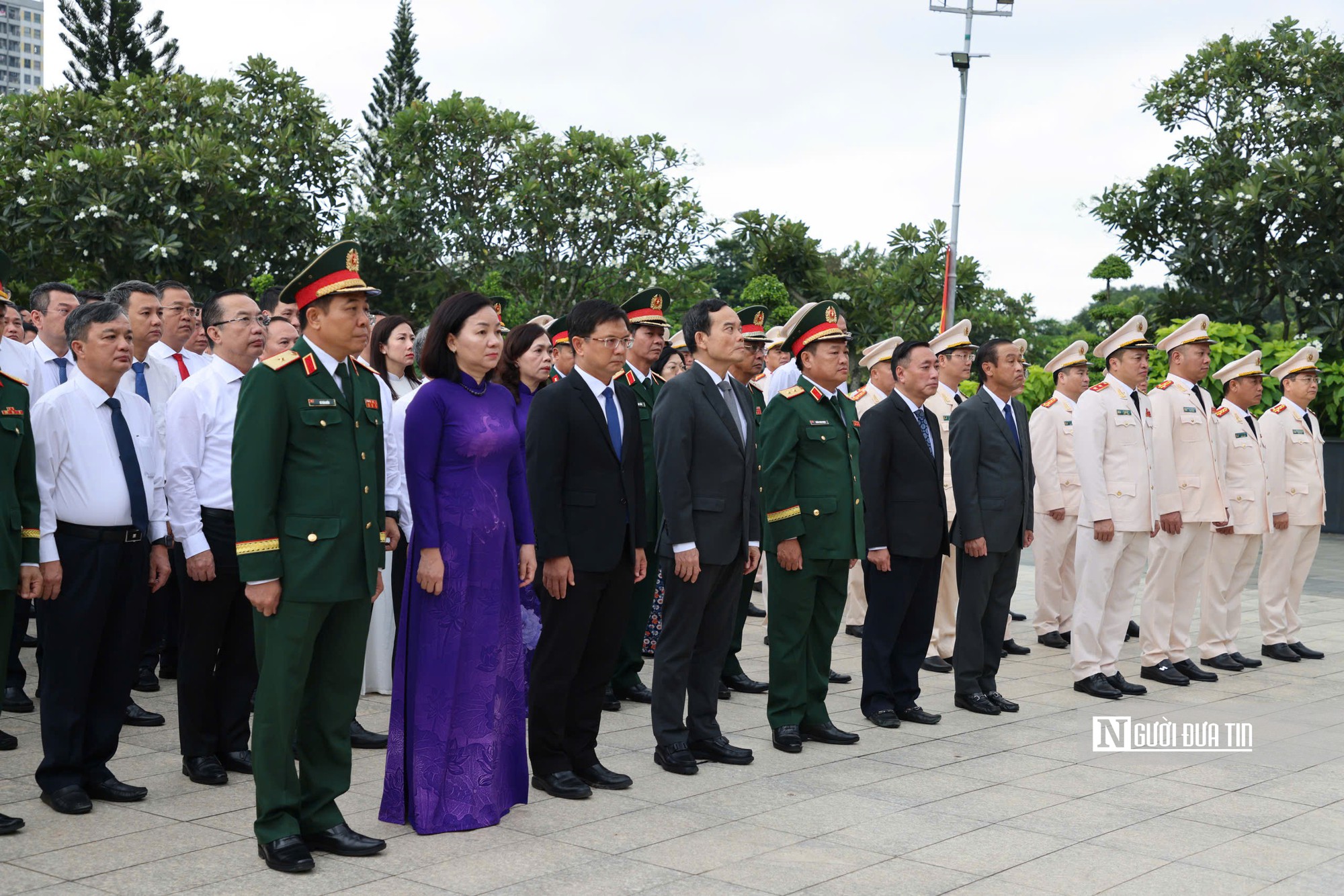 Tp.HCM thành kính dâng hương tưởng niệm các Anh hùng liệt sĩ - Ảnh 2.