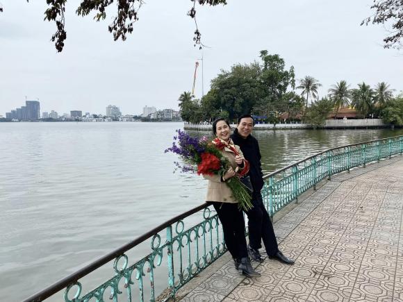 "Cặp đ&ocirc;i v&agrave;ng" của l&agrave;ng kịch ph&iacute;a Bắc: H&ocirc;n nh&acirc;n 40 năm vi&ecirc;n m&atilde;n trong ng&ocirc;i nh&agrave; nhỏ, nơi 4 thế hệ c&ugrave;ng qu&acirc;y quần - Ảnh 2.